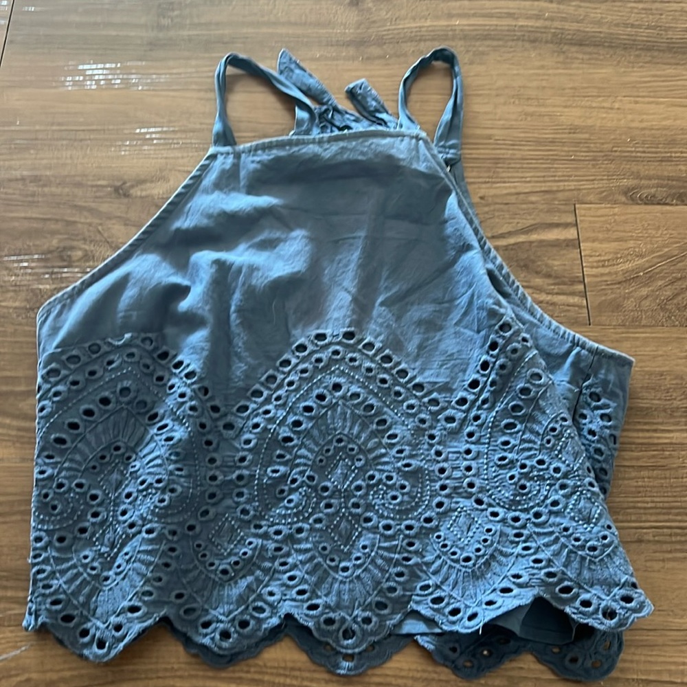 Cropped blue tank